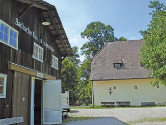 Schloss Ebnet Alte Reithalle